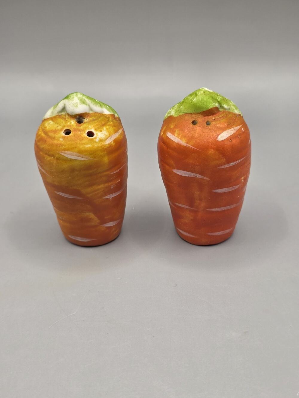 VINTAGE CERAMIC ORANGE CARROTS SALT AND PEPPER SHAKERS